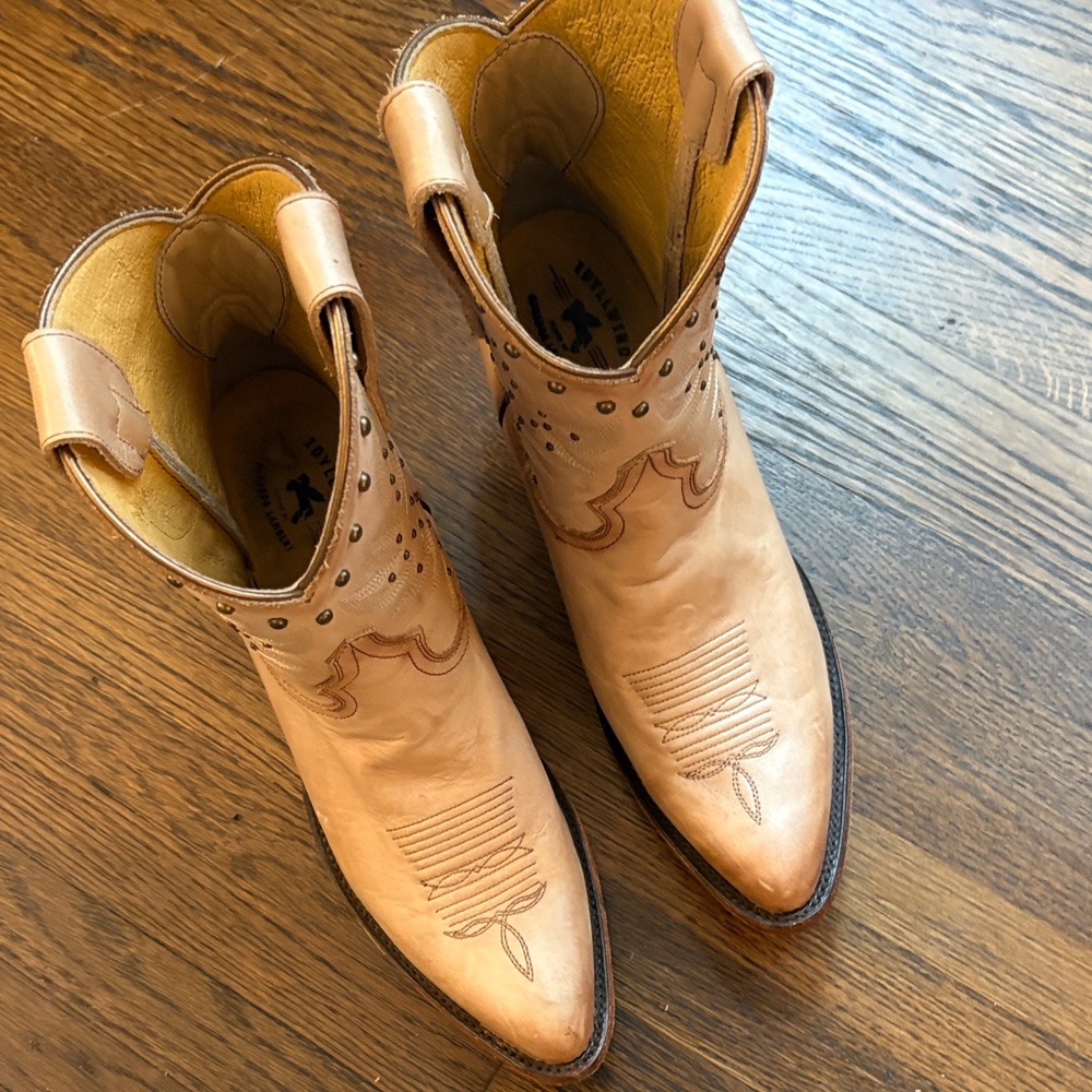 Idyllwind Tan Ankle Boots